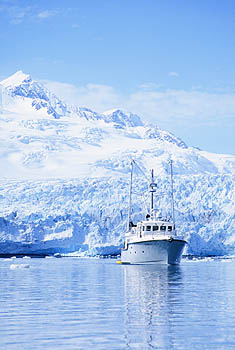 Charter yacht Faithfully at the Harriman Glacier, Prince William Sound. 