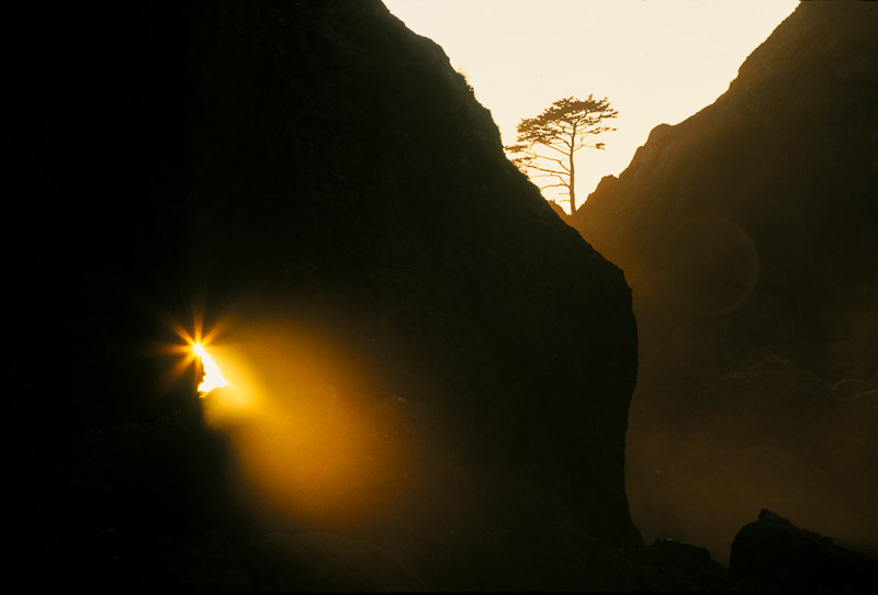 Statburst from 8-blade, 24mm lens erupts through an archway. Point of Arches, Washington State.